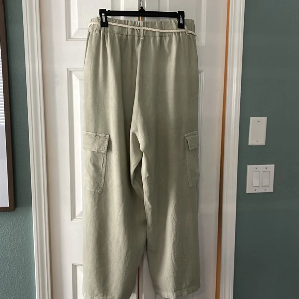 Linen Blend Wide Legged Pants - Picture 5 of 9
